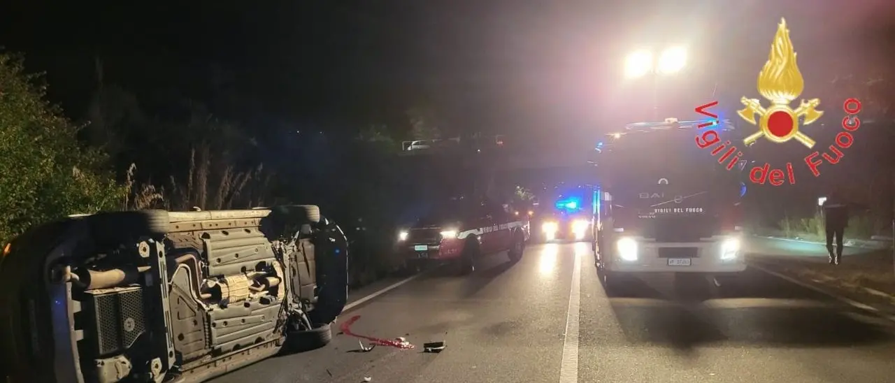 Praia a Mare, scontro tra una moto e due auto sulla statale 18: muore una ragazza