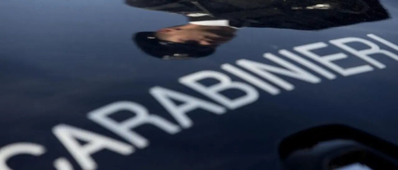 Ragazzina 12enne accoltella un compagno di scuola nel cortile di un istituto alle porte di Roma