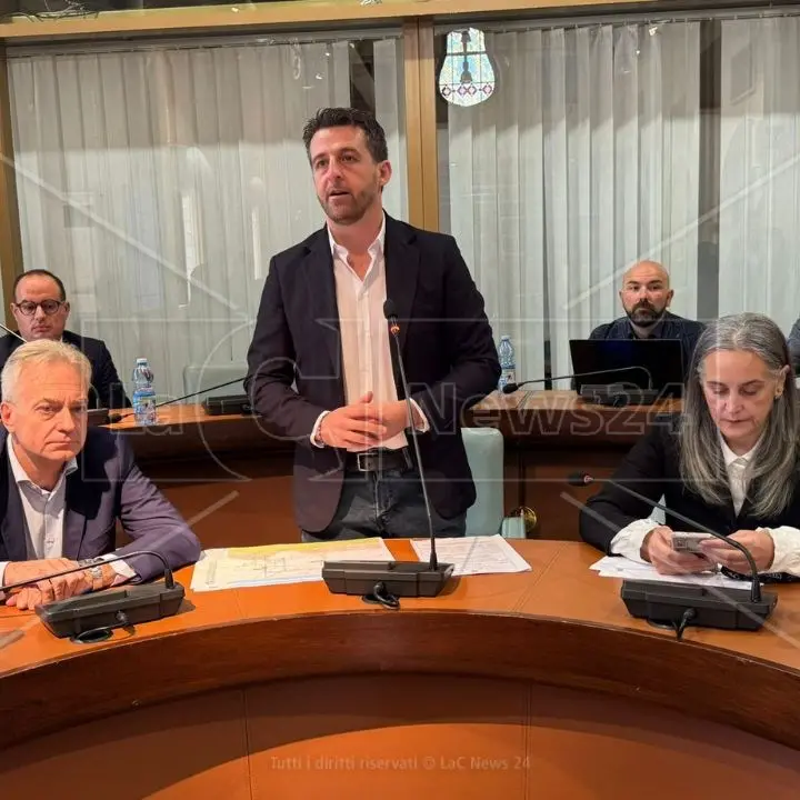 Corigliano Rossano sempre più di città: parte il trasporto pubblico locale. Stasi: «Una rivoluzione di cui avevamo bisogno»