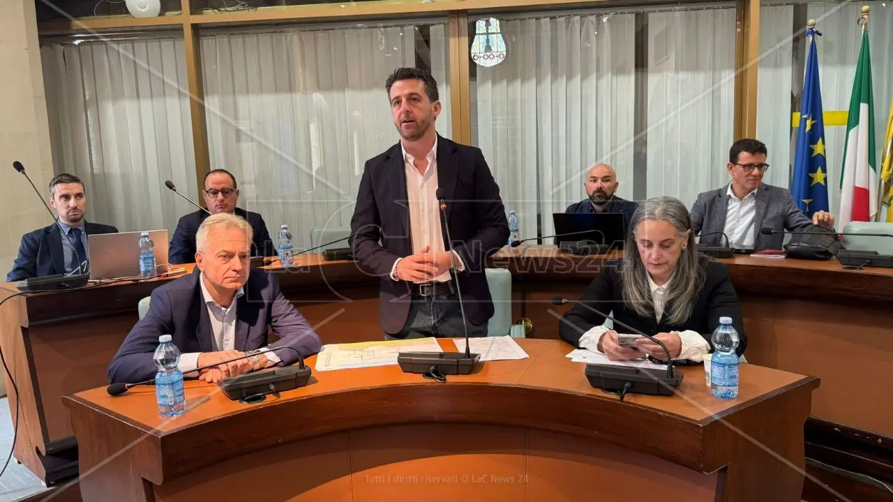 Corigliano Rossano sempre più di città: parte il trasporto pubblico locale. Stasi: «Una rivoluzione di cui avevamo bisogno»