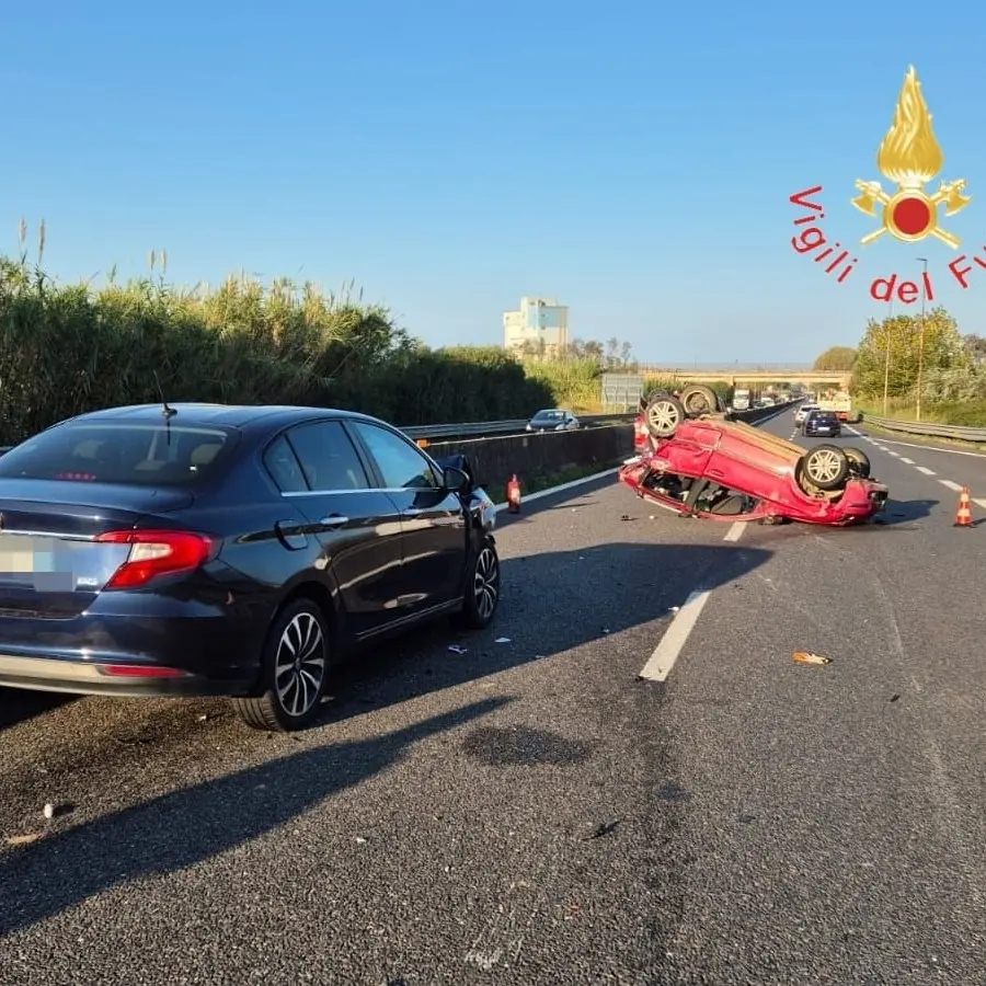 Incidente sulla 280 in direzione Lamezia, quattro feriti nello scontro tra due auto\n