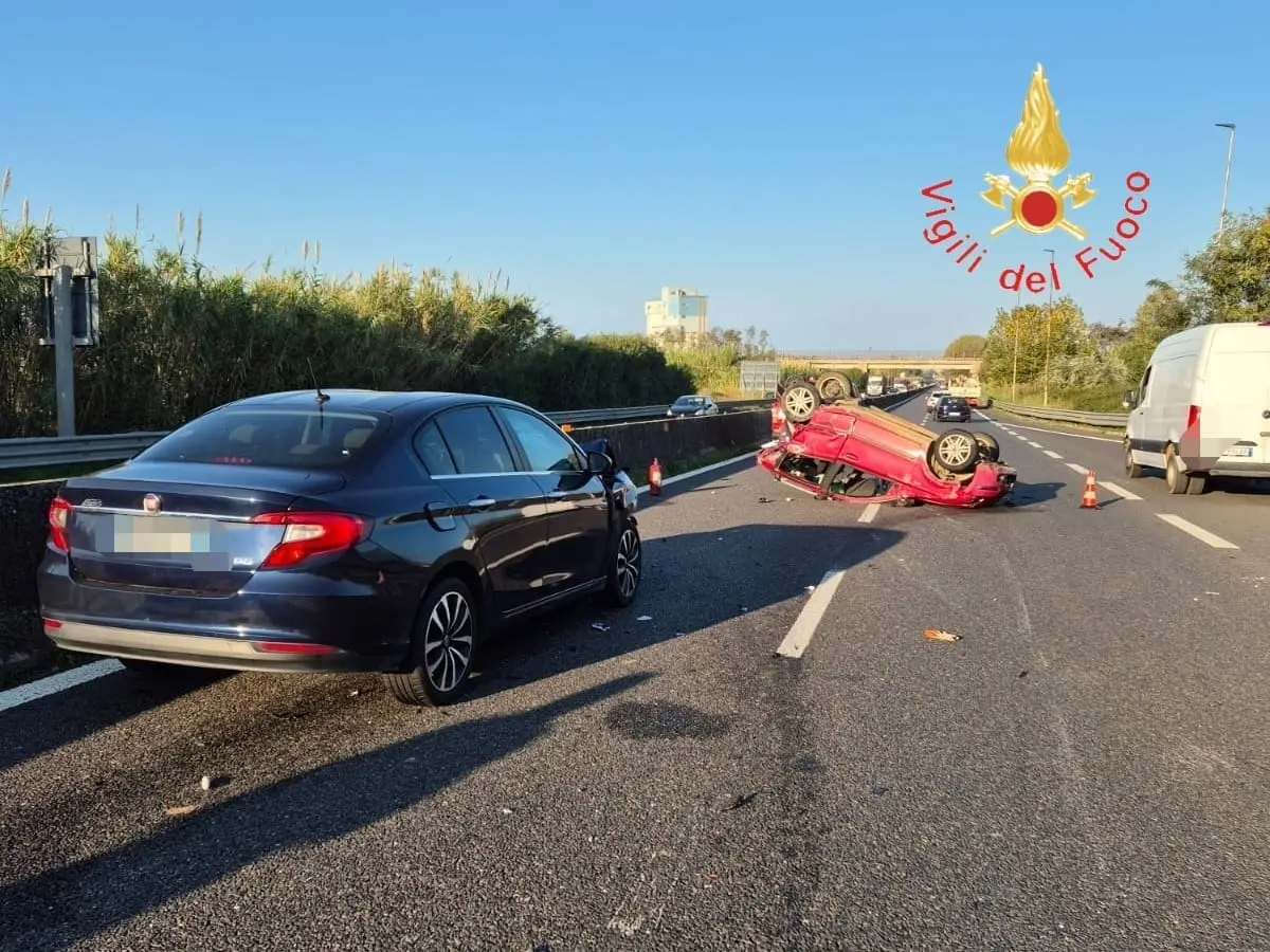 Incidente sulla 280 in direzione Lamezia, quattro feriti nello scontro tra due auto\n