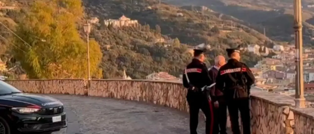 Violenze e soprusi giornalieri per estorcere denaro a un invalido, 36enne arrestato a Paola\n