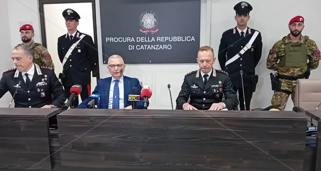 Arresti tra Lametino e Vibonese, il procuratore: «Controllo capillare del territorio e rapporti anche con altri clan». Indagati pure due carabinieri | NOMI