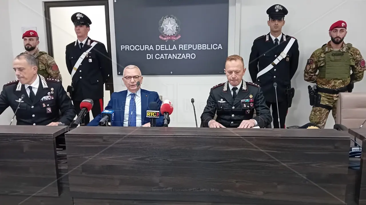 Arresti tra Lametino e Vibonese, il procuratore: «Controllo capillare del territorio e rapporti anche con altri clan». Indagati pure due carabinieri | NOMI