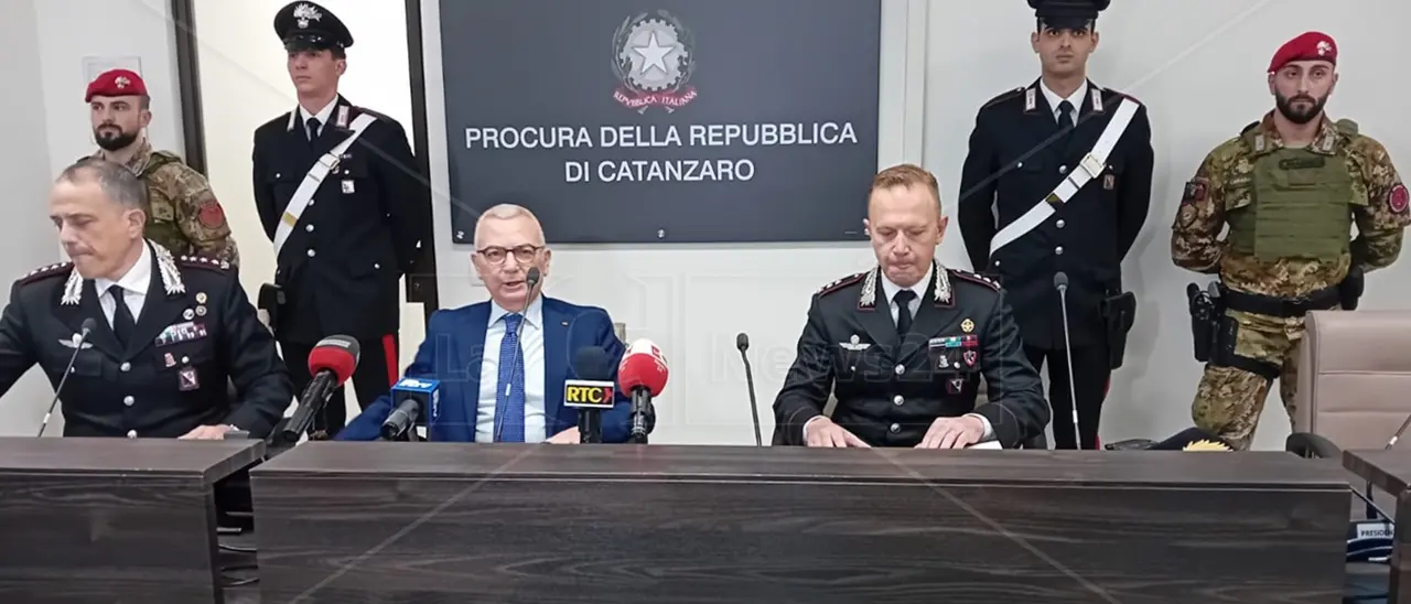 Arresti tra Lametino e Vibonese, il procuratore: «Controllo capillare del territorio e rapporti anche con altri clan». Indagati pure due carabinieri | NOMI