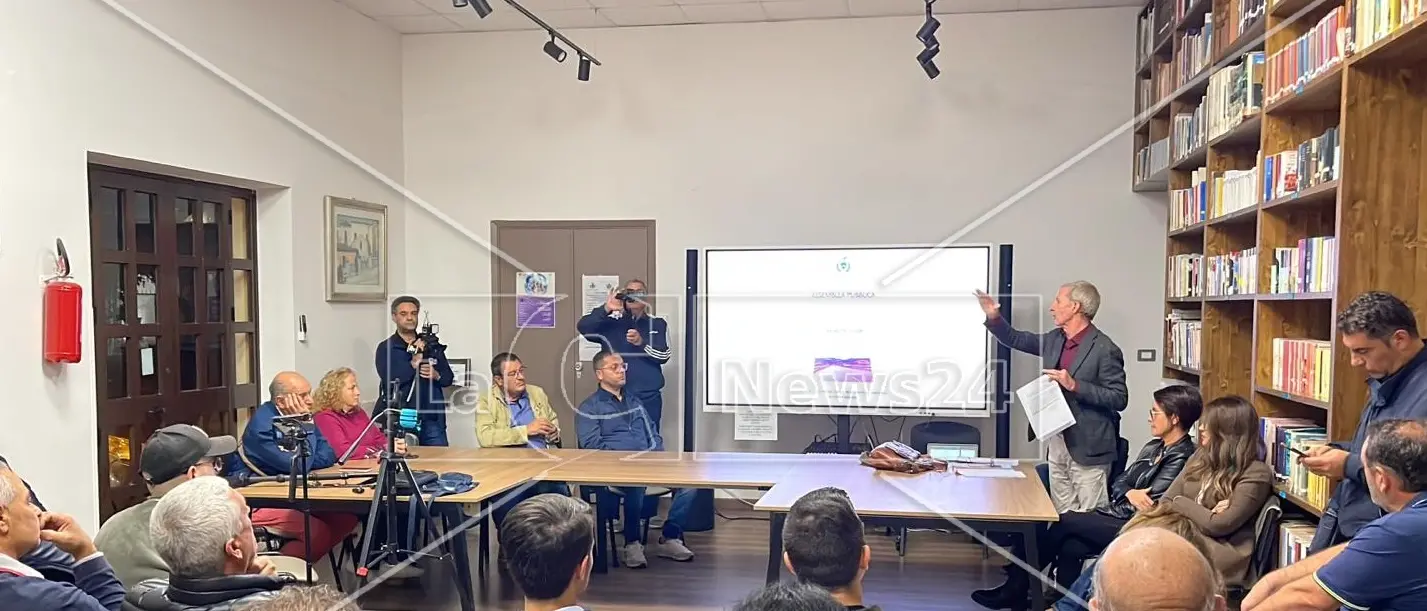 Statale 106, il progetto di Anas sulla variante di Caulonia non convince i sindaci. Cagliuso: «Venderemo cara la pelle»\n