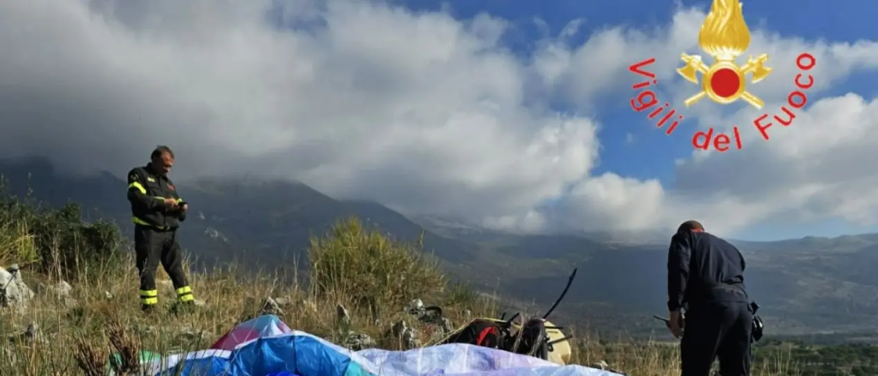 Si schianta al suolo precipitando con il parapendio, muore un 57enne a Castrovillari