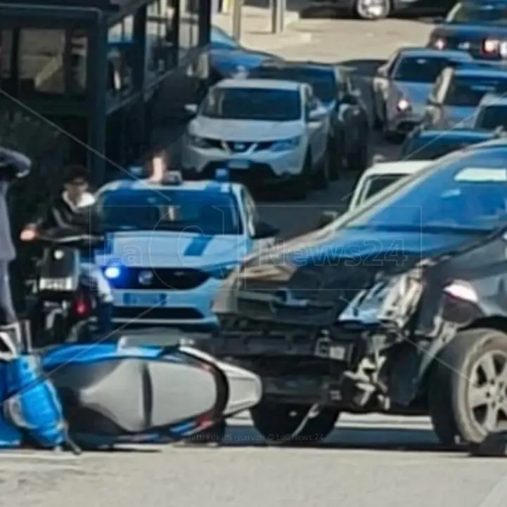 Scontro auto-moto a Corigliano, feriti due ragazzi: uno è grave\n