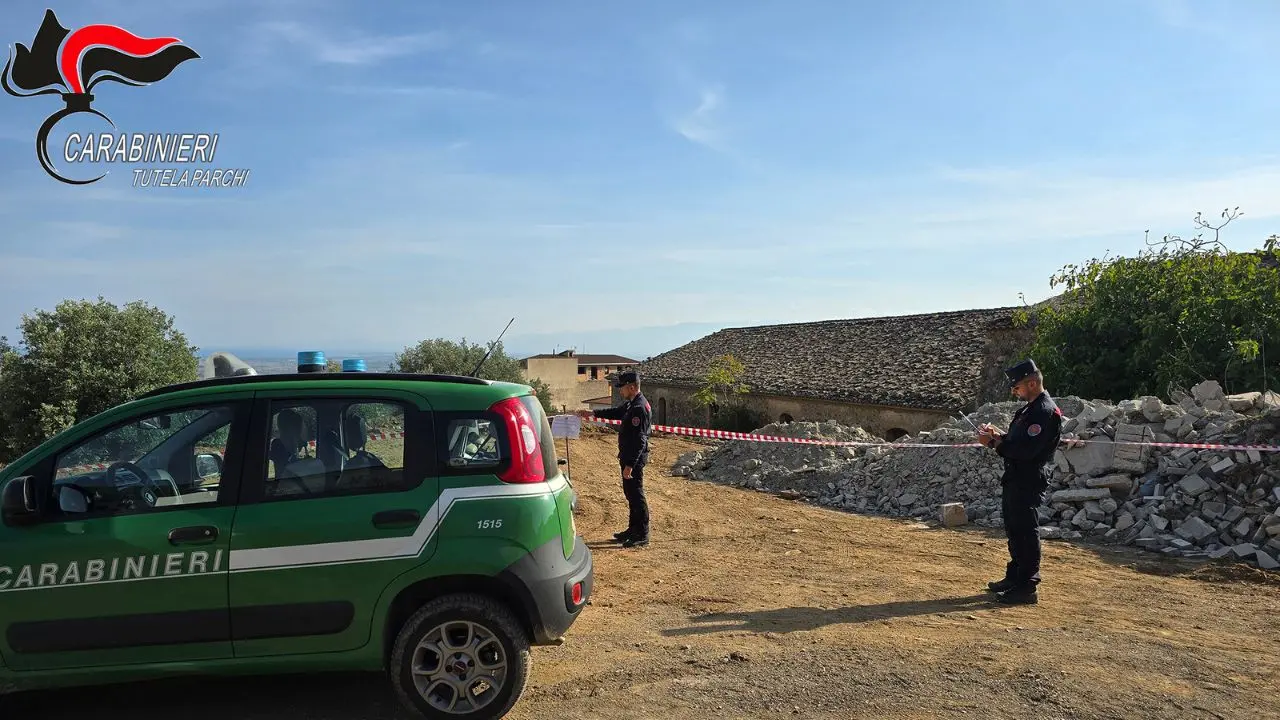 Francavilla Marittima, sequestrata una discarica abusiva vicino il municipio: denunciato il sindaco\n