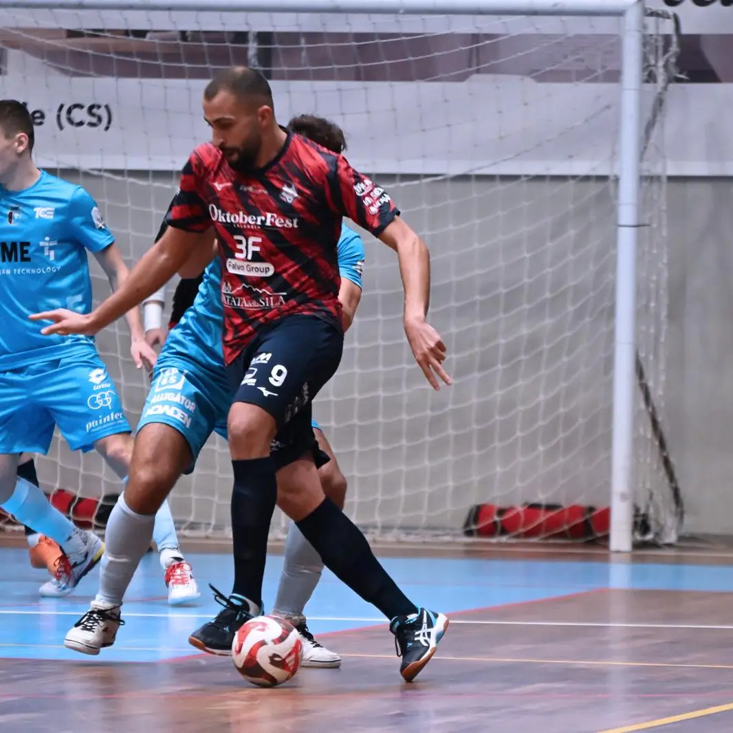 Calcio a 5, la Pirossigeno getta alle ortiche la prima vittoria: contro la Came Treviso termina 4-4\u00A0\n