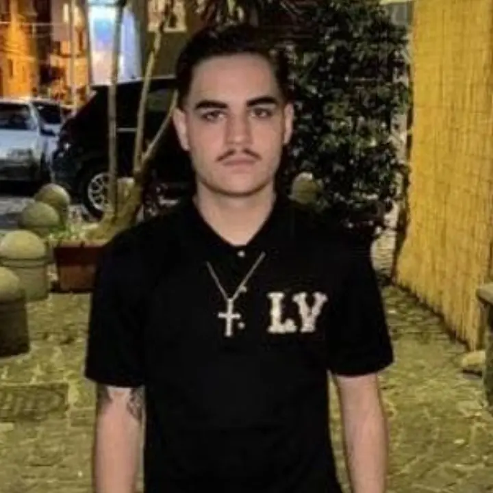 Diciottenne ucciso a Napoli, fermato il cugino 19enne che avrebbe esploso il colpo «per errore»\n