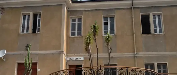 Operaio morto\u00A0a Falerna mentre potava gli alberi comunali, dopo 16 anni di processi assolto l’ex sindaco Menniti\n