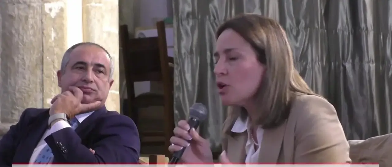 Paola, presentato il libro \"A Bordo. Diario di un salvataggio\" di Rosalba Reggio\n