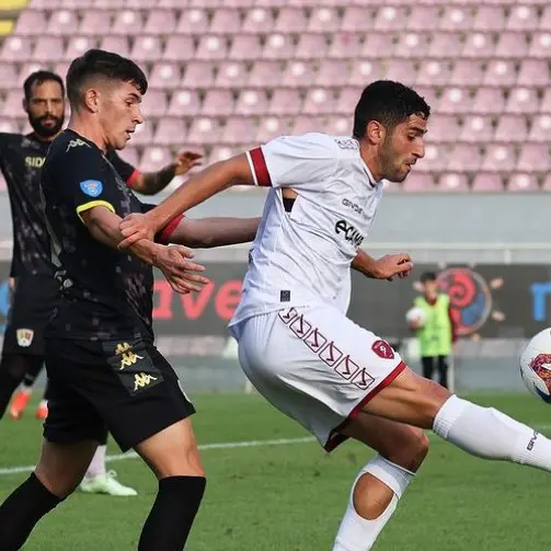 Il derby Reggina-Sambiase termina senza né vincitori né\u00A0vinti: a Barranco risponde Umbaca: finale 1 a 1\n