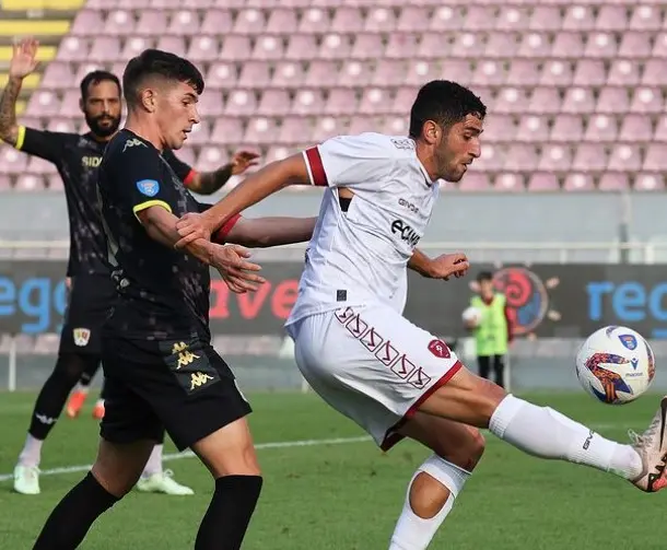 Il derby Reggina-Sambiase termina senza né vincitori né\u00A0vinti: a Barranco risponde Umbaca: finale 1 a 1\n