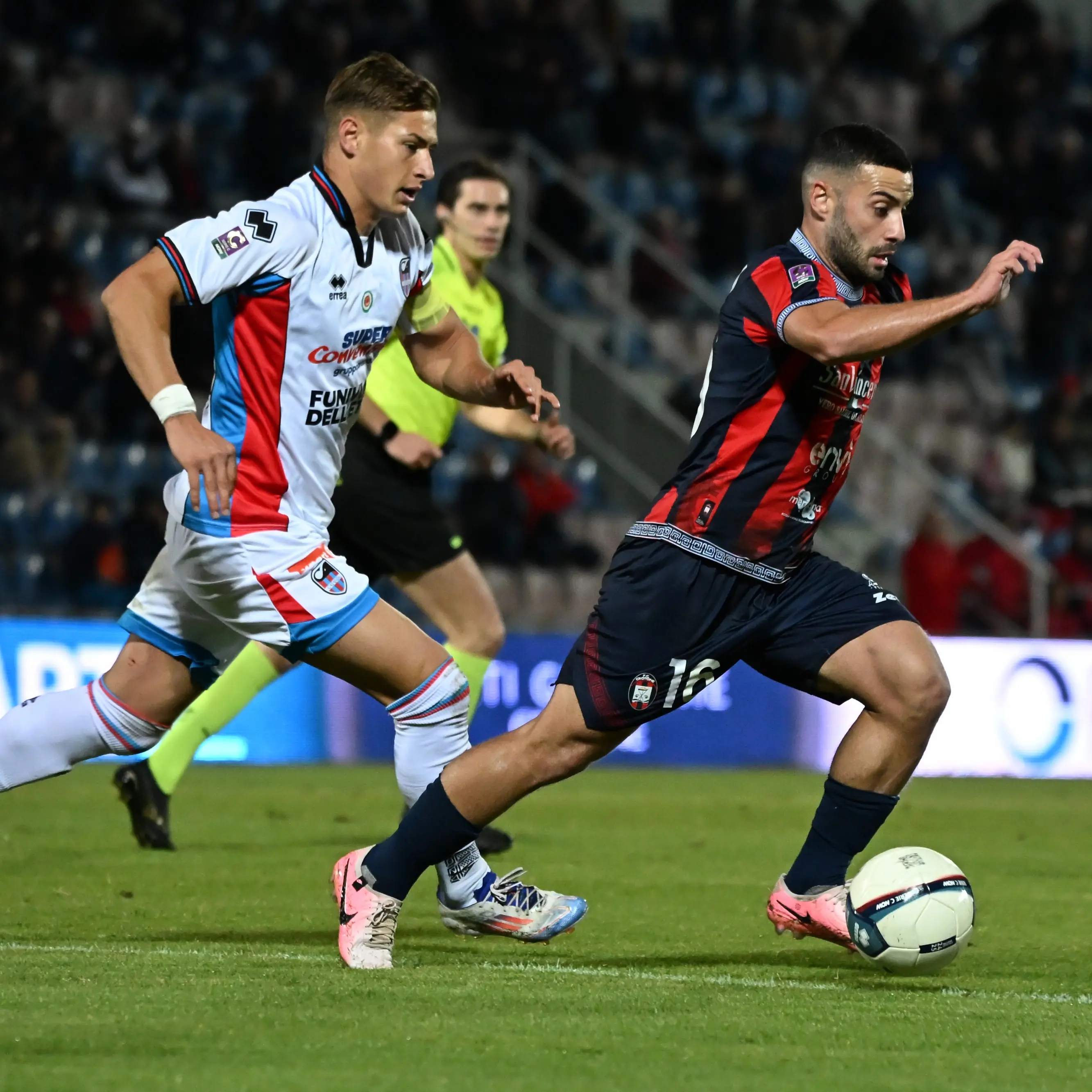 Serie C, il Crotone fa bottino pieno contro il\u00A0Catania: allo Scida gli Squali vincono 3-2\n