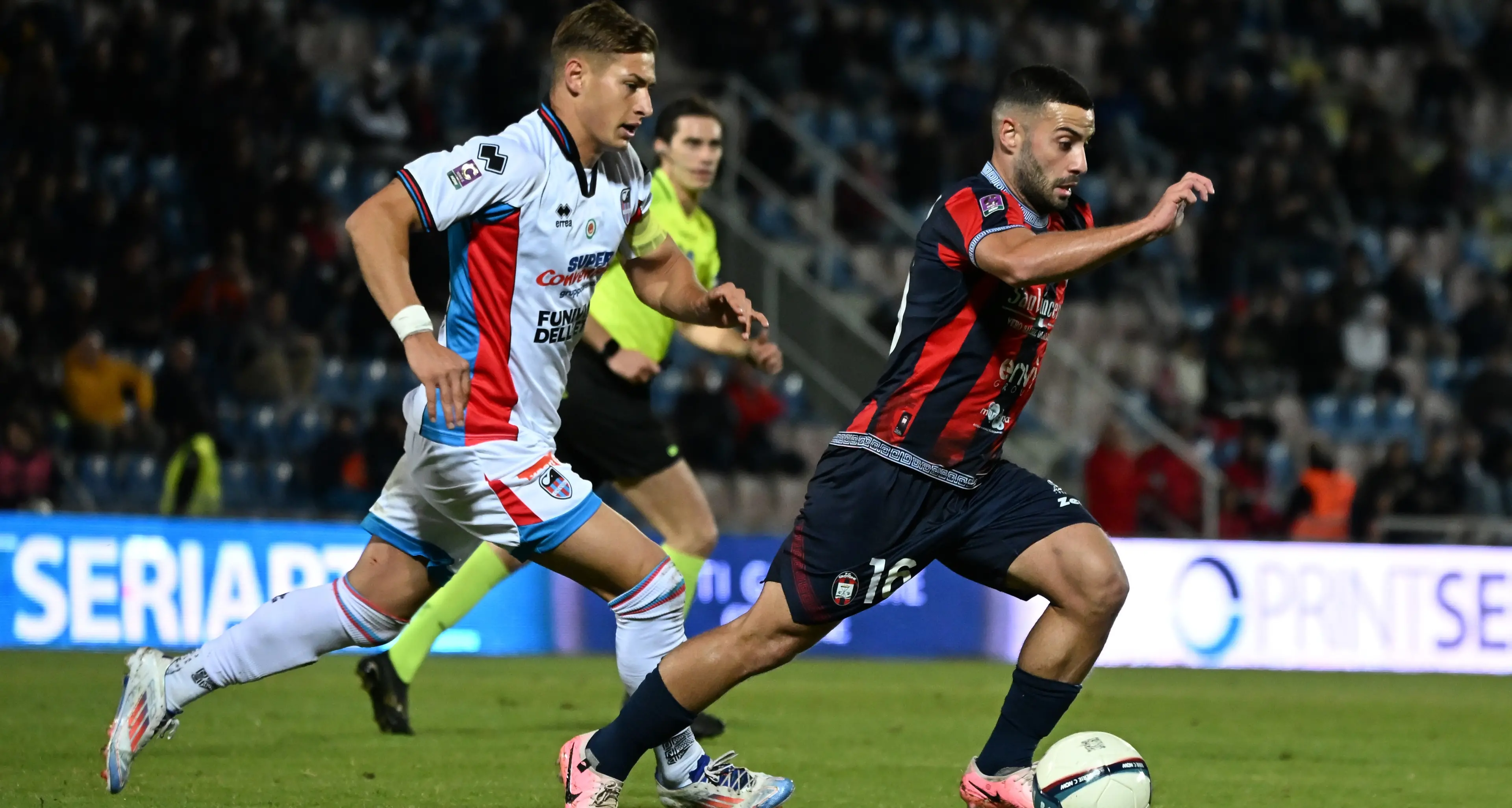 Serie C, il Crotone fa bottino pieno contro il\u00A0Catania: allo Scida gli Squali vincono 3-2\n