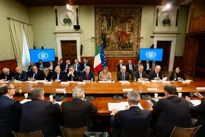 L\\'incontro a Palazzo Chigi tra governo e sindacati , ANSA