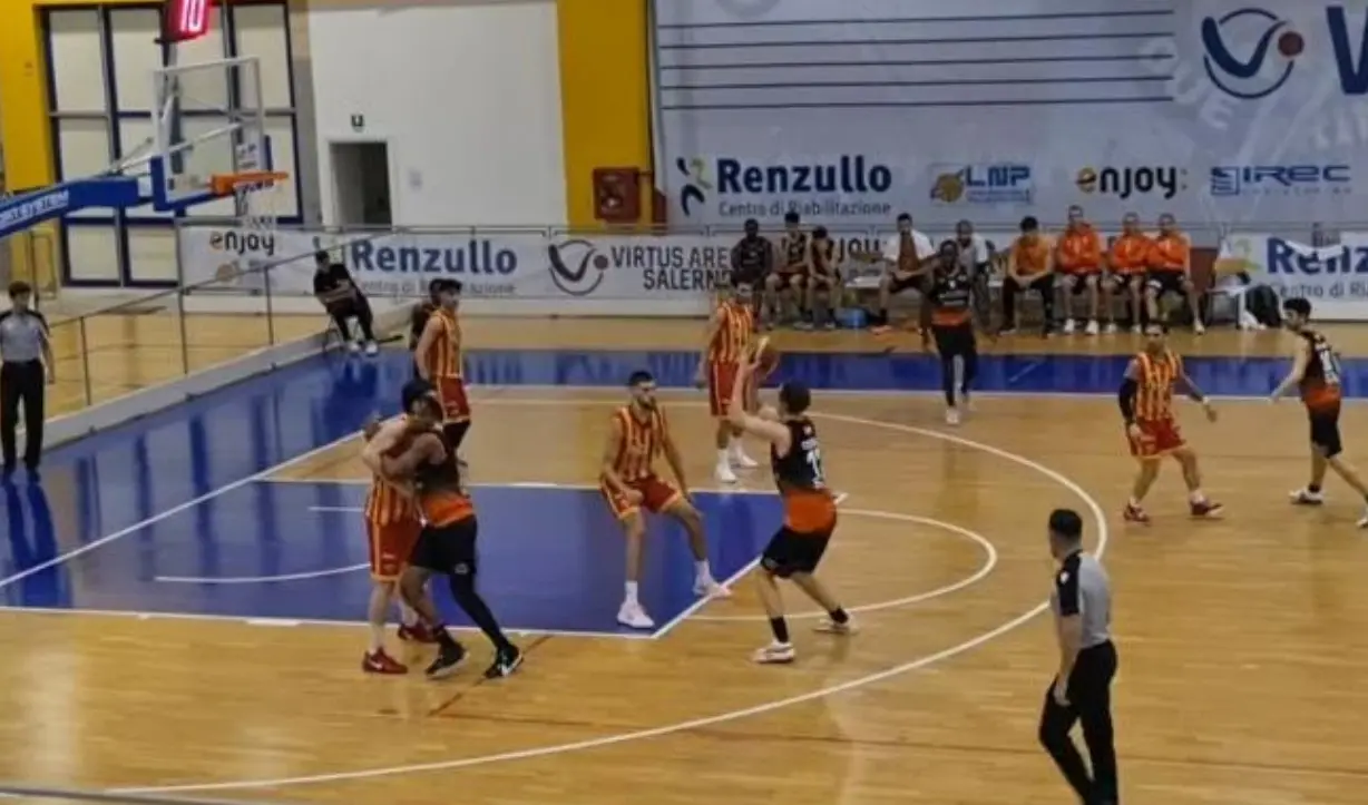 Basket: Viola sull’ottovolante, il Catanzaro domina nel derby contro Rende\n