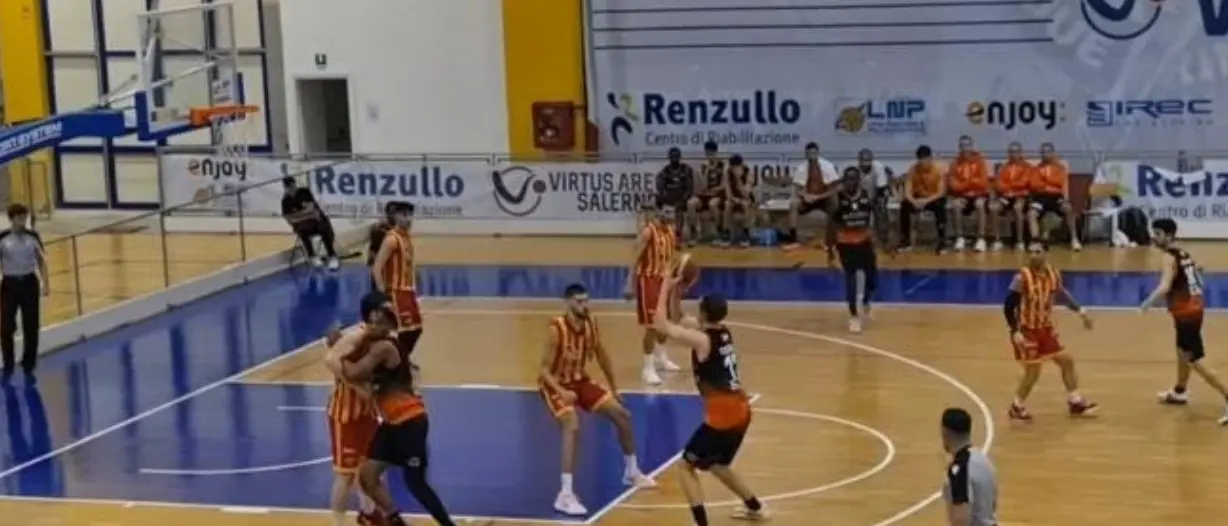 Basket: Viola sull’ottovolante, il Catanzaro domina nel derby contro Rende\n