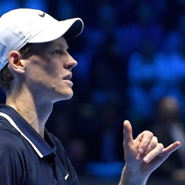 Atp Finals, Sinner soffre ma vince con Fritz e vede la semifinale a Torino\n
