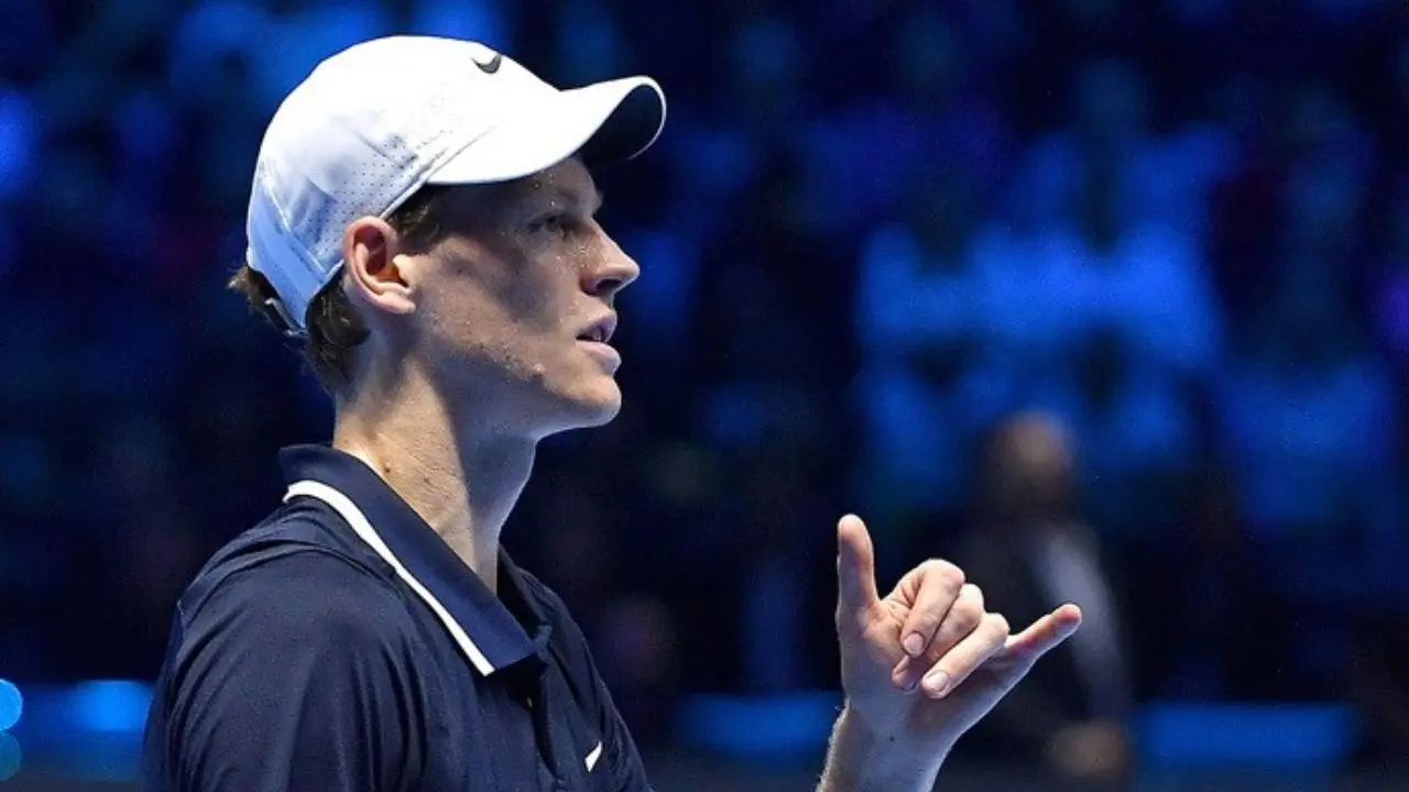 Atp Finals, Sinner soffre ma vince con Fritz e vede la semifinale a Torino