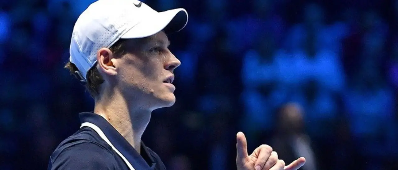 Atp Finals, Sinner soffre ma vince con Fritz e vede la semifinale a Torino\n