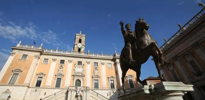 Appalti truccati,\u00A0perquisizioni in Campidoglio: indagini anche sui fondi per il Giubileo\n