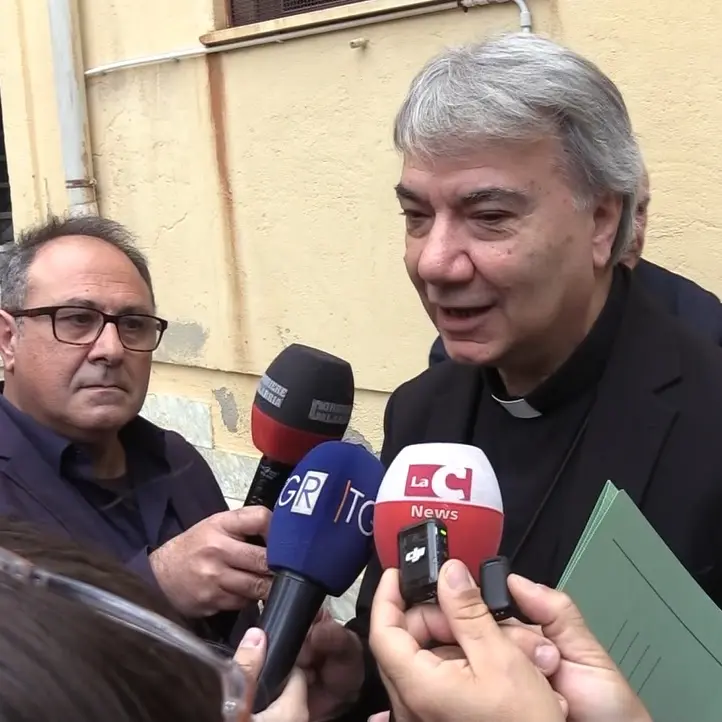 L’abbraccio della comunità di Soverato a don Mimmo Battaglia, vescovo di Napoli e presto cardinale\n