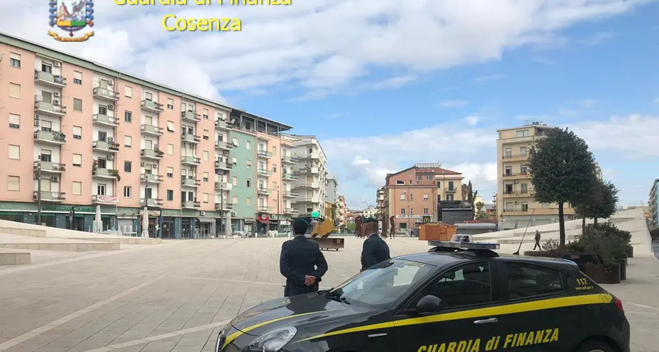 Via i sigilli da Piazza Bilotti a Cosenza, anche per i giudici l’area non è più pericolante\n