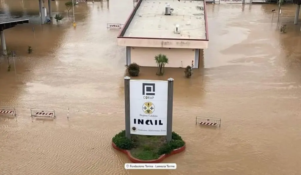 Da eccellenza mai nata a nave alla deriva: la paralisi di Fondazione Terina che deve gestire (anche) i disastri dell’alluvione a Lamezia\n