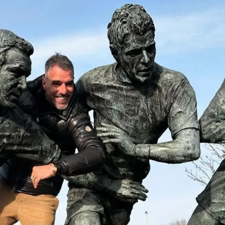 Simone Perrotta, il calabrese campione\u00A0del mondo con l’Italia nel 2006 celebrato con una statua in Inghilterra\u00A0\n