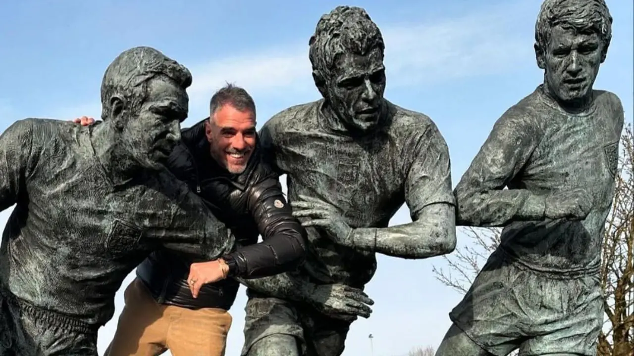 Simone Perrotta, il calabrese campione\u00A0del mondo con l’Italia nel 2006 celebrato con una statua in Inghilterra\u00A0\n
