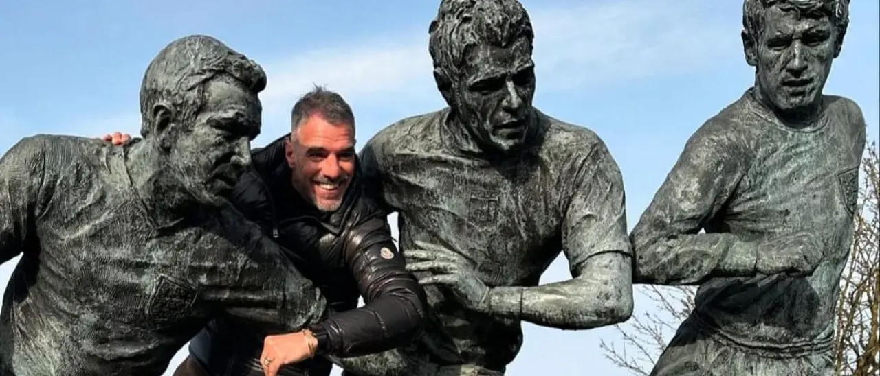 Simone Perrotta, il calabrese campione\u00A0del mondo con l’Italia nel 2006 celebrato con una statua in Inghilterra\u00A0\n