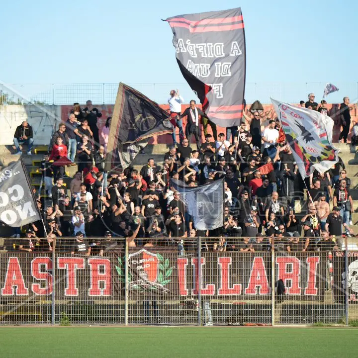 Castrovillari Calcio, dopo il botta e risposta a colpi di comunicati tra giocatori e società, ora i tifosi chiedono rassicurazioni sul futuro\n