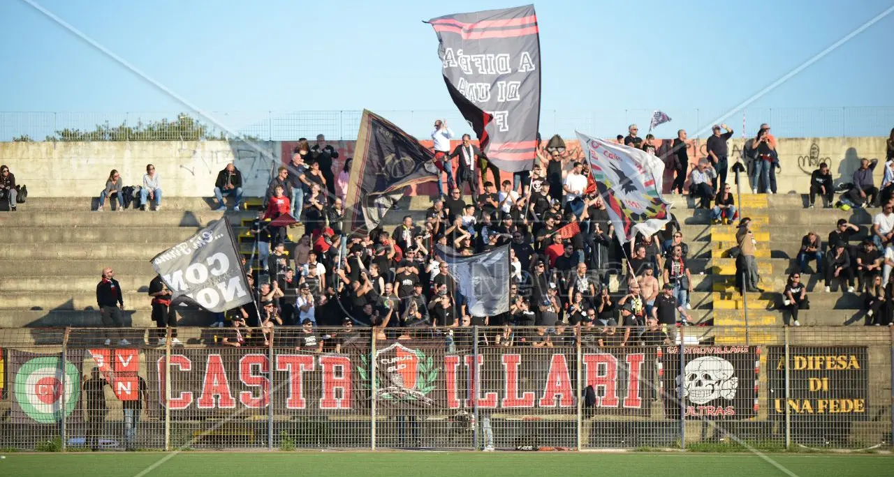 Castrovillari Calcio, dopo il botta e risposta a colpi di comunicati tra giocatori e società, ora i tifosi chiedono rassicurazioni sul futuro\n