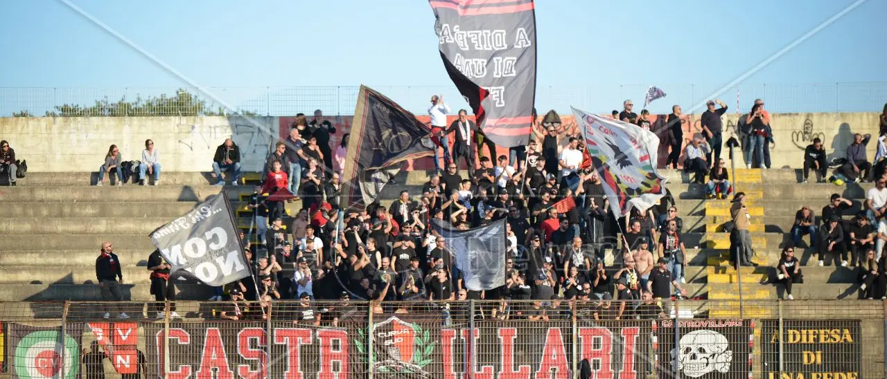 Castrovillari Calcio, dopo il botta e risposta a colpi di comunicati tra giocatori e società, ora i tifosi chiedono rassicurazioni sul futuro\n