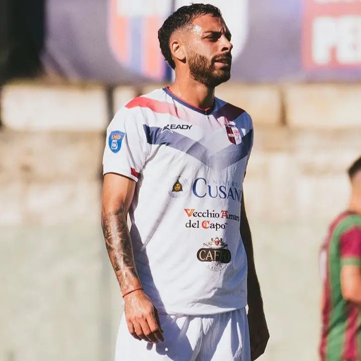 Serie D, verso Vibonese-Reggina, parla il centrocampista Giunta: «Affronteremo gli amaranto con la nostra identità»