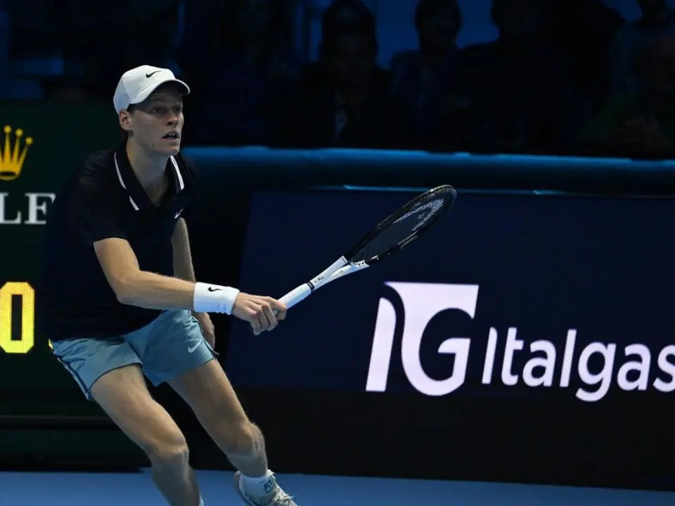 Tennis, un Sinner perfetto strapazza Medvedev e vola in semifinale agli Atp Finals