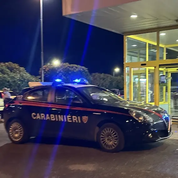 Rapina un supermercato e sequestra cassiera a Rossano, arrestato 41enne: è un ex dipendente