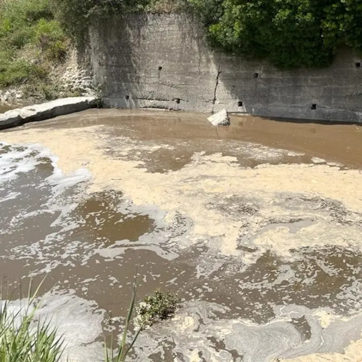 Cadmio, nichel e piombo: nei torrenti di Scala Coeli metalli pesanti dopo la fuga di percolato dalla discarica\n