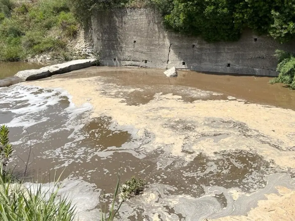Cadmio, nichel e piombo: nei torrenti di Scala Coeli metalli pesanti dopo la fuga di percolato dalla discarica
