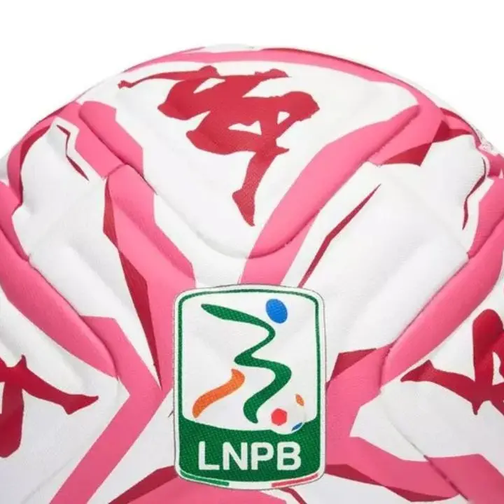 Serie B, svelato il pallone simbolo della lotta contro la violenza sulle donne\n