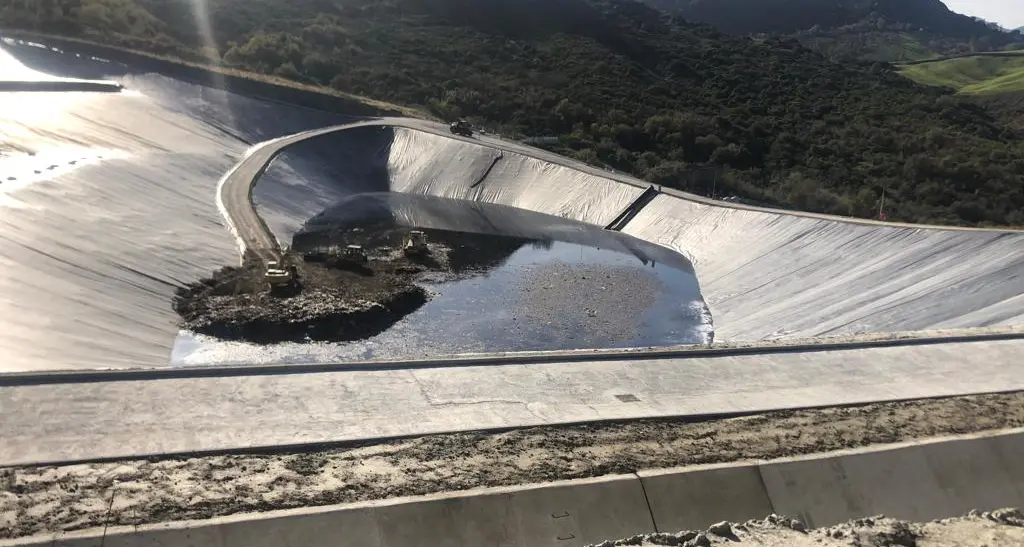 Discarica di Scala Coeli, il gip: «Nessuna rottura accidentale ma\u00A0irregolarità poste in essere per avviare l’impianto in tempi brevi»\n