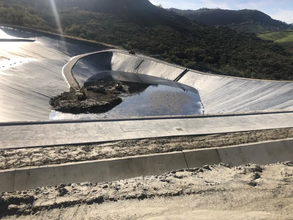 Discarica di Scala Coeli, il gip: «Nessuna rottura accidentale ma\u00A0irregolarità poste in essere per avviare l’impianto in tempi brevi»\n