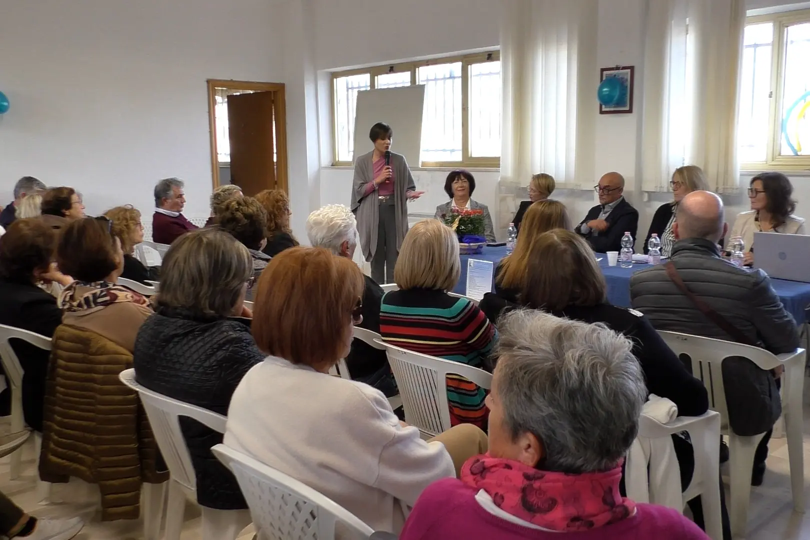 <p>Un momento del convegno</p>\\n