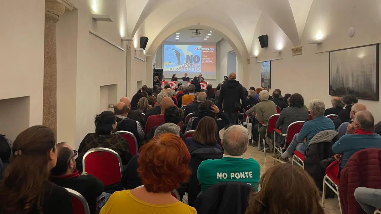 Ponte sullo Stretto, il fronte del No si riunisce a Roma: «È un pericoloso ecomostro, manifesteremo davanti al ministero»\n