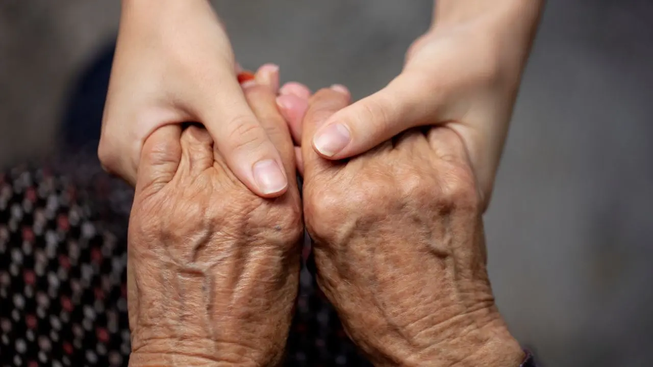 L’Ue dice sì al farmaco anti-Alzheimer, è il primo in grado di rallentare la malattia\n