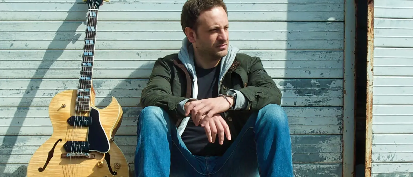 Sempre alla ricerca di nuove sonorità, il nuovo singolo del musicista calabrese Giorgio Caporale è un dialogo tra chitarra e pianoforte\n